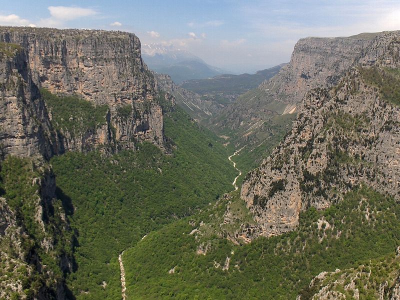 800px-Vikos_Gorge_from_Beloe