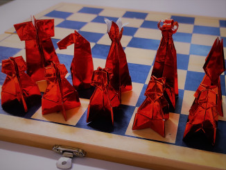 Πιόνια του σκάκι με την τεχνική origami από τον Ηλία Τριανταφύλλου