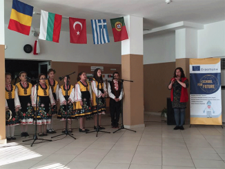 reportaj_0027_Show-of-the-Bulgarian-students-that-included-Bulgarian-folk-dances-and-songs-1