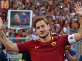 francesco-totti-abschied-winken-1601021419-47804