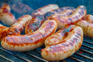 how-to-grill-bratwursts-on-grill