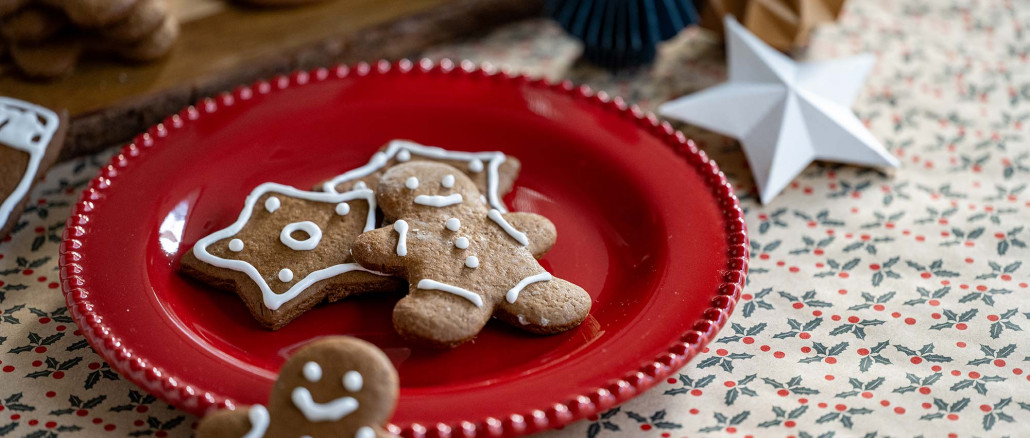 GINGERBREAD-COOKIES-