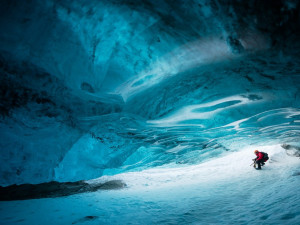 vatnajokull-ice-cave-GettyImages-561092585