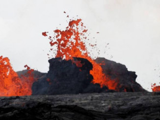 2018-05-27T002951Z_1863703064_RC1B1F185210_RTRMADP_3_HAWAII-VOLCANO