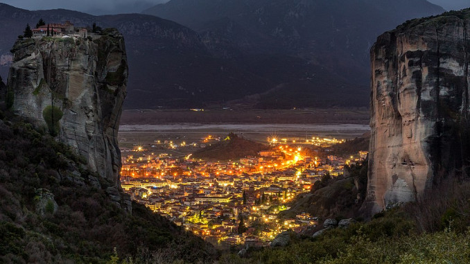 Μετεωρα_by_night